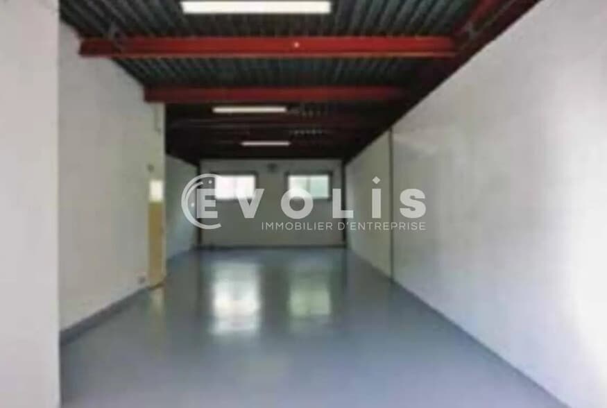 17 Rue Des Cerisiers, Lisses for lease - Interior Photo - Image 2 of 2