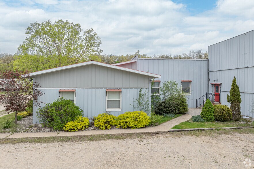 1341 E Pine Hill Ave, White Cloud, MI à louer - Photo du bâtiment - Image 2 de 6