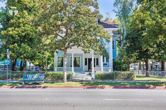 Plus de détails pour 2131 L St, Sacramento, CA - Bureau à vendre