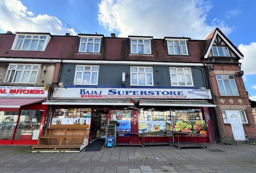 185-187 Wellington Road South, Hounslow à vendre - Photo du bâtiment - Image 3 de 4