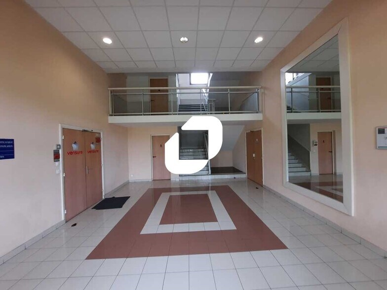 Office in Villebon-sur-Yvette for lease - Interior Photo - Image 2 of 15