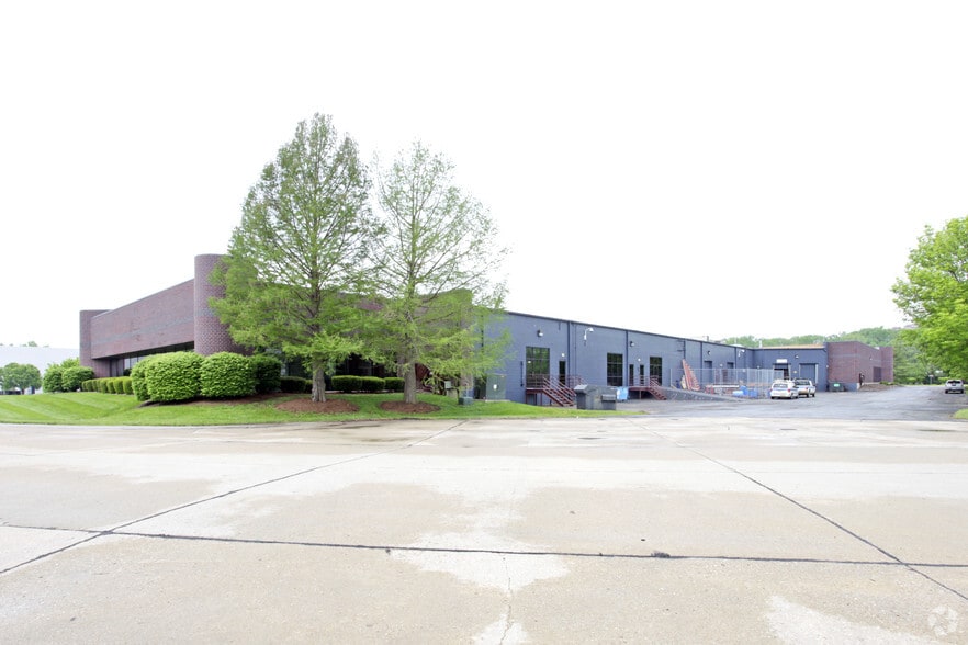 3783-3797 Rider Trail South, Earth City, MO à louer - Photo du bâtiment - Image 3 de 4