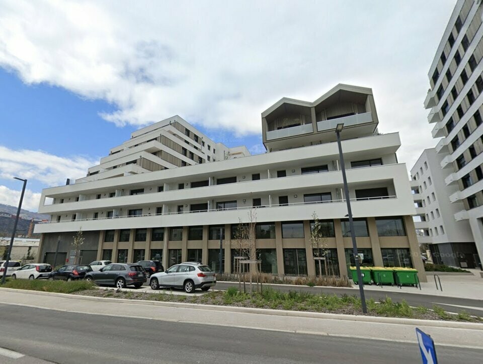 Retail in Le Pont-de-Claix for sale Building Photo- Image 1 of 6
