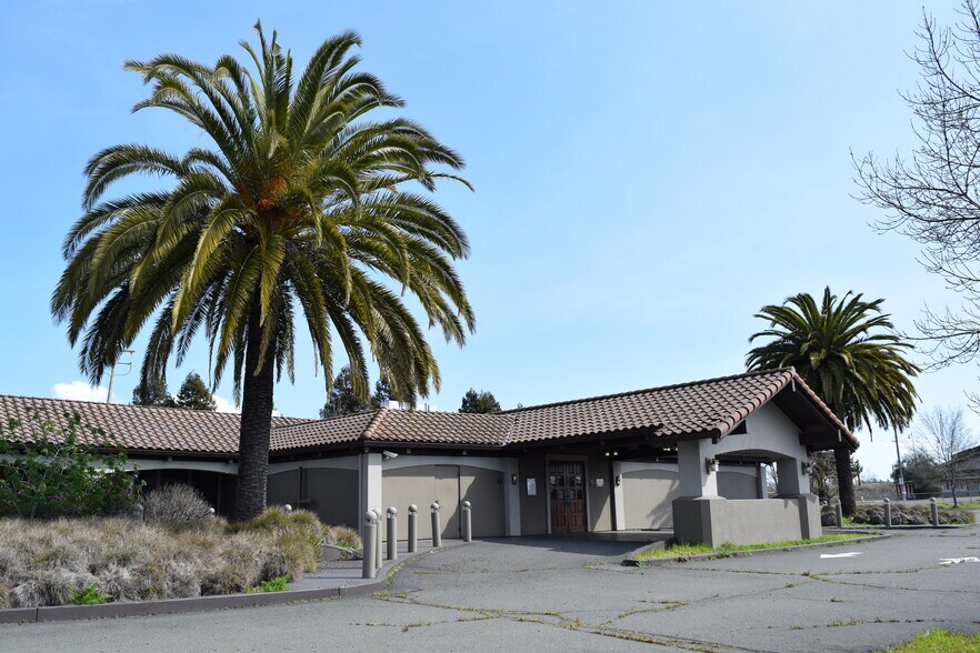 5151 Montero Way, Petaluma, CA à vendre - Photo du bâtiment - Image 2 de 12