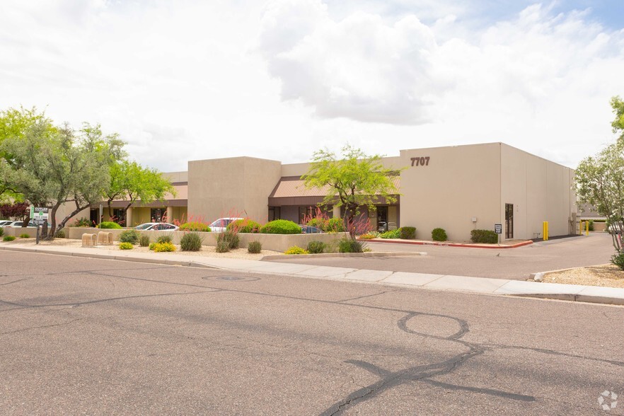 7707 E Acoma Dr, Scottsdale, AZ for lease - Primary Photo - Image 3 of 11