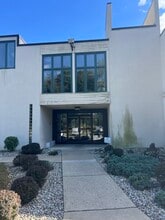 401-423 Coventry Dr, Phillipsburg, NJ for lease Building Photo- Image 1 of 8