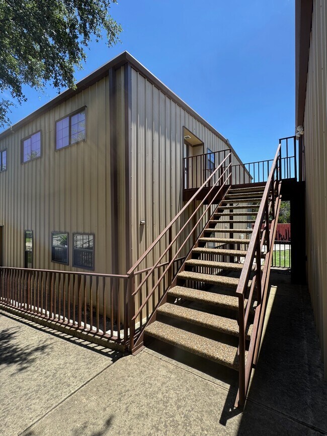 Plus de détails pour 100 S Canyonwood Dr, Dripping Springs, TX - Bureau à louer