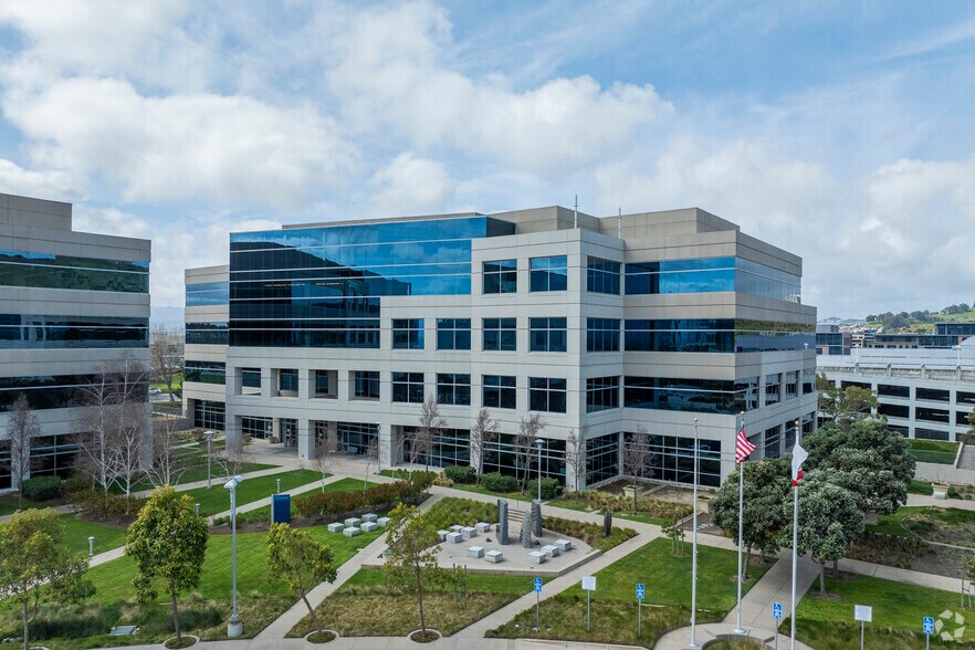 331 Oyster Point Blvd, South San Francisco, CA à louer - Photo principale - Image 1 de 9