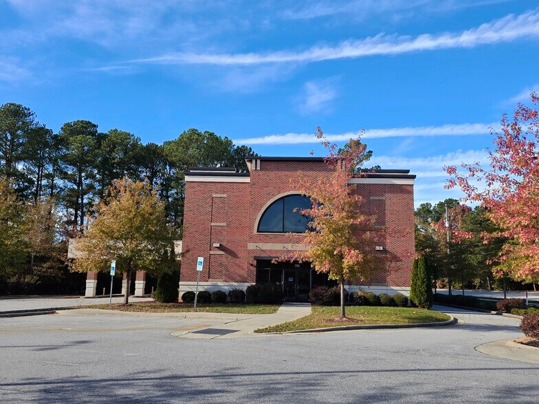 701 Mutual Ct, Raleigh, NC à vendre - Photo du bâtiment - Image 3 de 80
