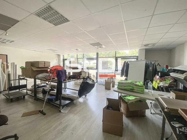 Bureau dans Décines-Charpieu à louer - Photo intérieure - Image 3 de 5