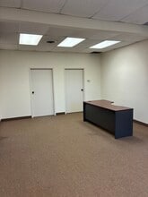 13500 Midway Rd, Farmers Branch, TX à louer Photo intérieure- Image 1 de 2