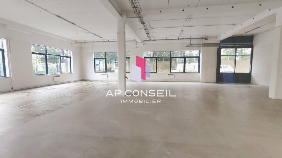 Flex in Trappes for lease - Interior Photo - Image 2 of 6