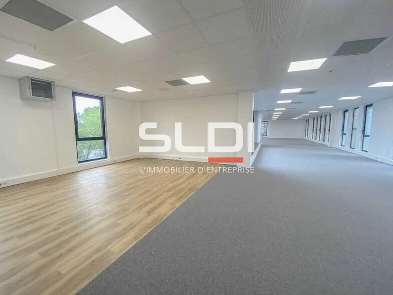 Office in Villeurbanne for lease - Interior Photo - Image 3 of 7