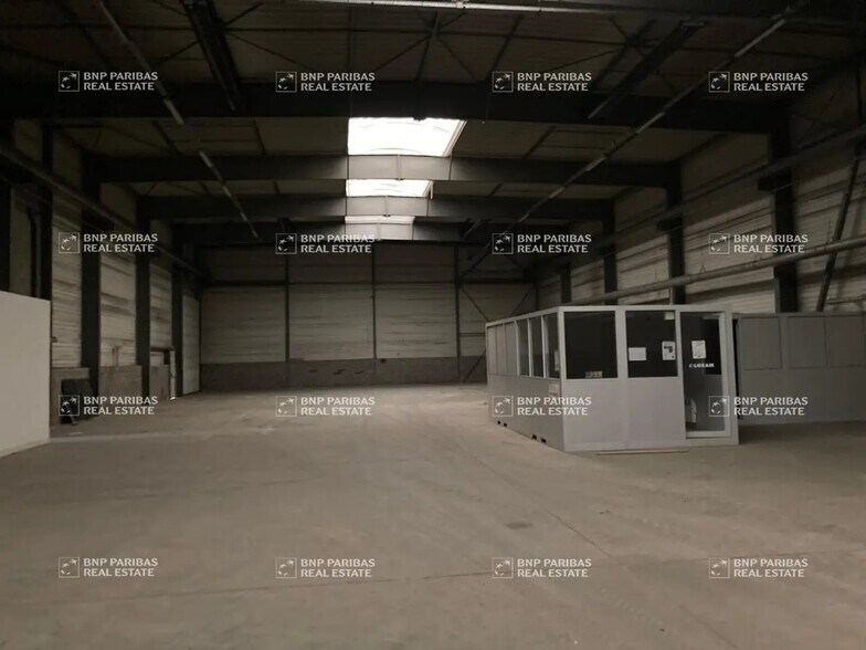 Office in Valenton for lease - Interior Photo - Image 3 of 4