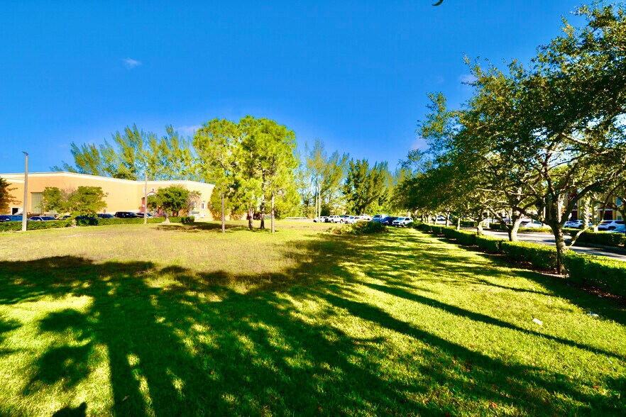 12957 SW 132nd Ter, Miami, FL à vendre - Photo du bâtiment - Image 3 de 6