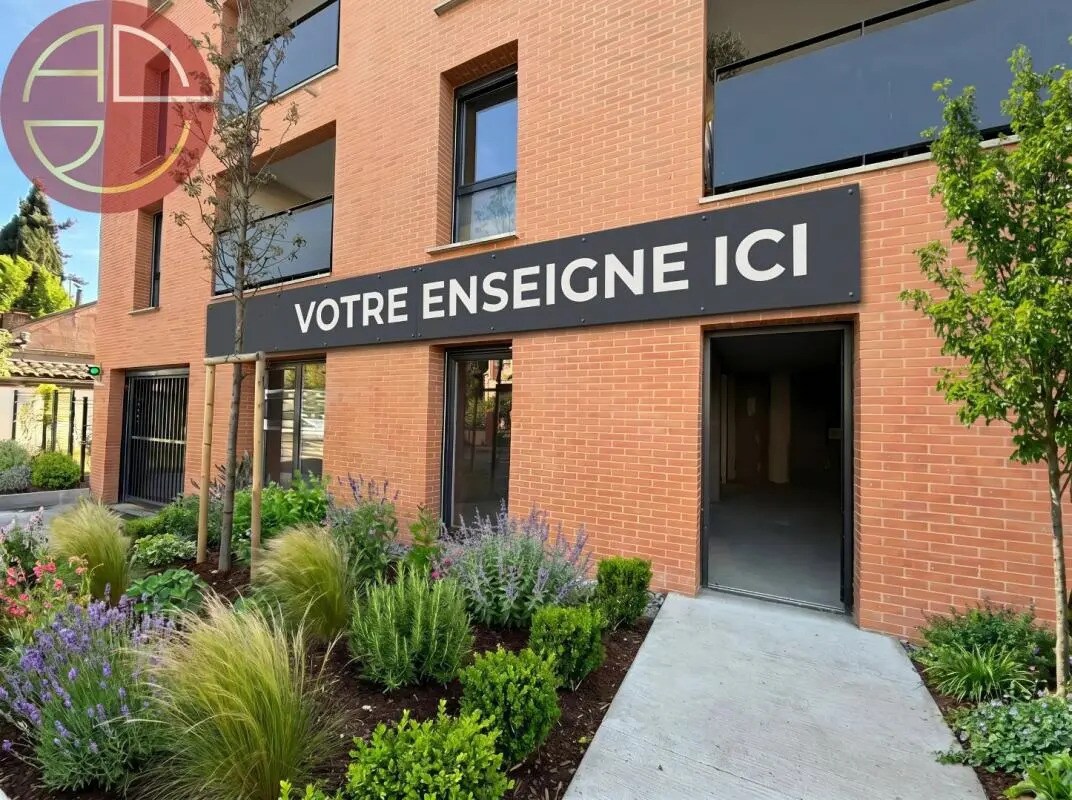 Office in Toulouse for sale Building Photo- Image 1 of 12