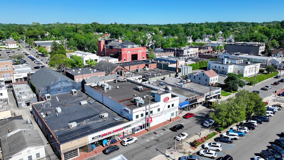 349-351 New York Ave, Huntington, NY à louer - Photo du bâtiment - Image 3 de 5