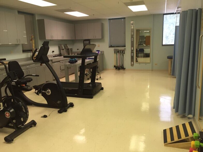 11240 S Western Ave, Chicago, IL à louer - Photo du bâtiment - Image 3 de 5