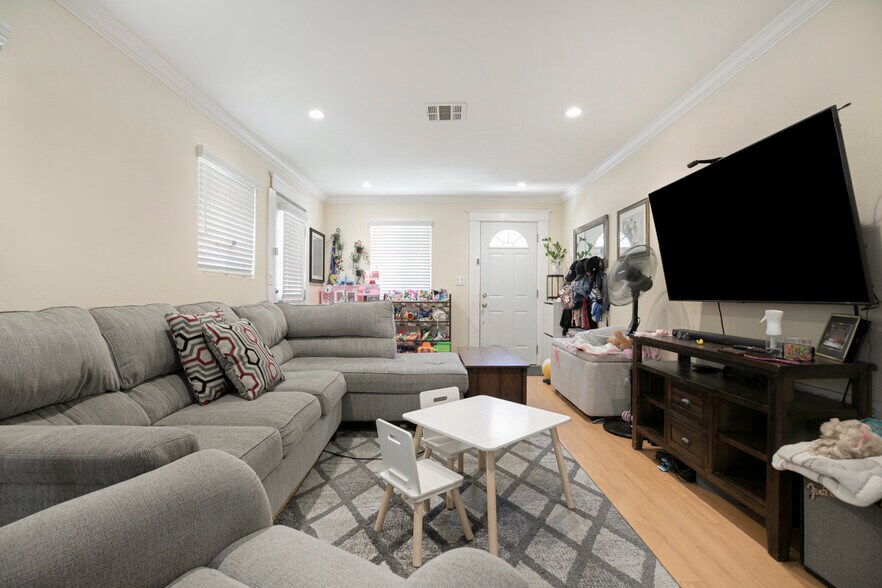 2014-2016 Peyton Ave, Burbank, CA à vendre - Photo du bâtiment - Image 2 de 32