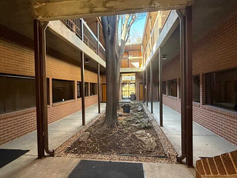 4527 S 2300 E, Salt Lake City, UT à louer - Photo du bâtiment - Image 3 de 6