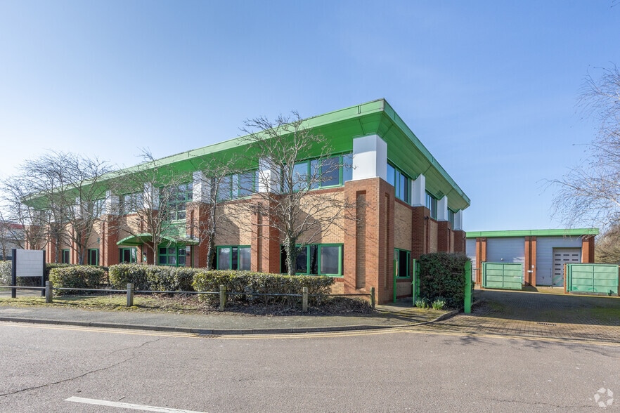 10-11 St Martins Way, Bedford for lease - Building Photo - Image 2 of 2