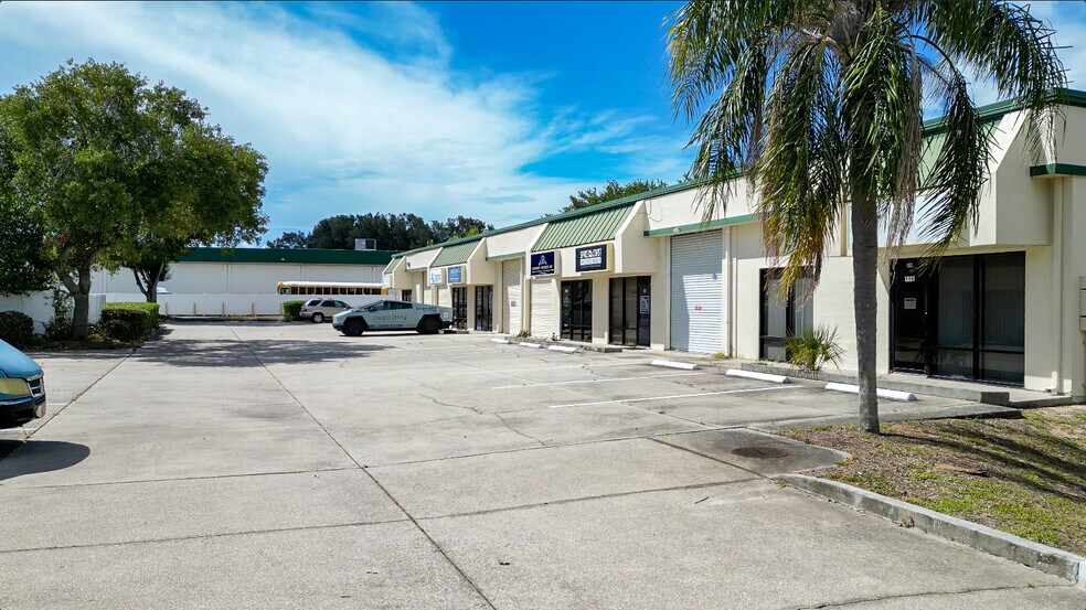 467 Forest Ave, Cocoa, FL à louer - Photo du bâtiment - Image 3 de 8