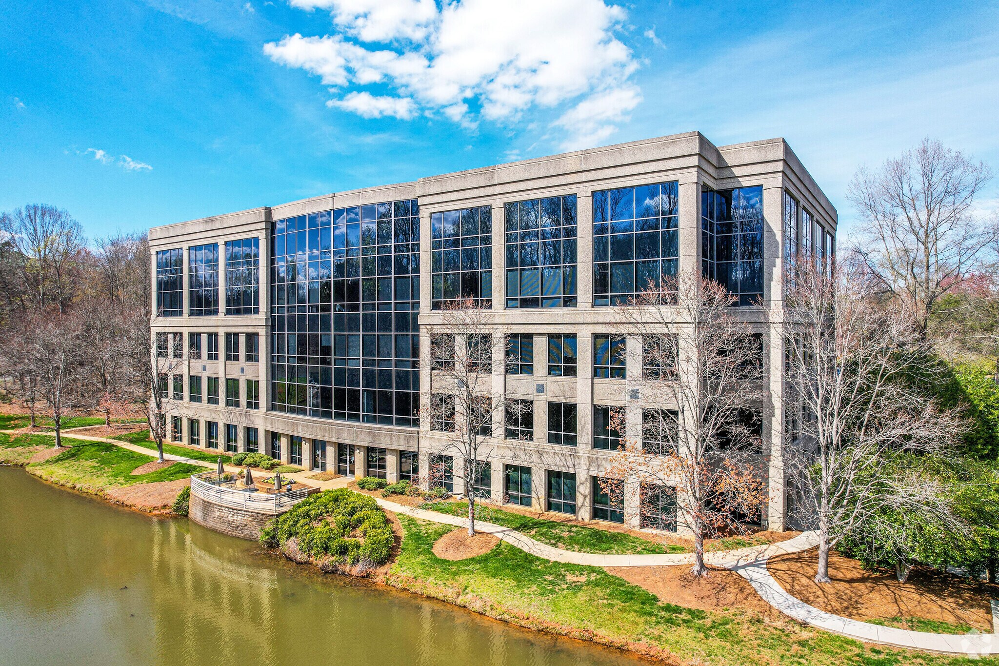 4135 S Stream Blvd, Charlotte, NC à louer Photo du bâtiment- Image 1 de 11