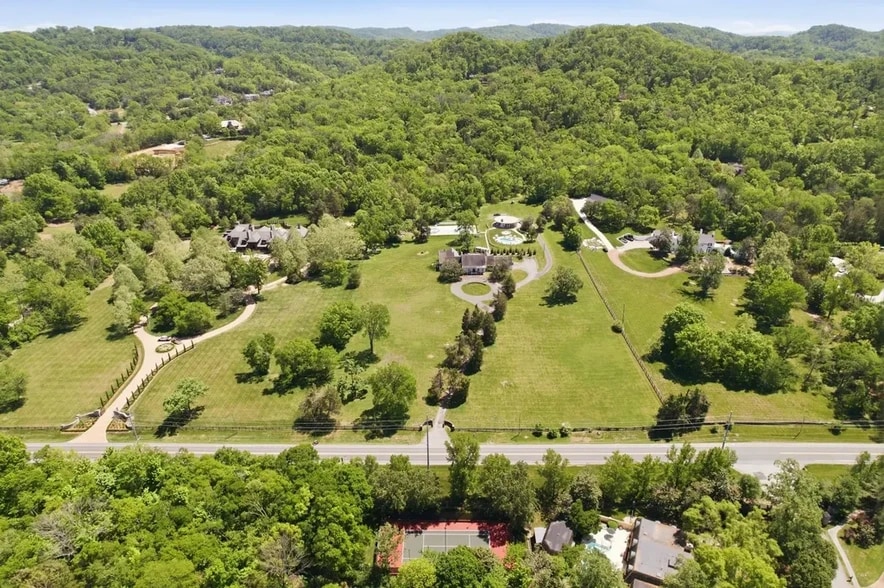 5840 Hillsboro Pike, Nashville, TN for sale - Building Photo - Image 2 of 6