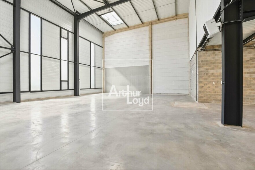 Flex in Wissous for lease - Interior Photo - Image 2 of 5