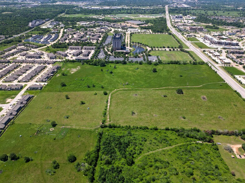 University Drive E, Bryan, TX à vendre - Photo du bâtiment - Image 3 de 9