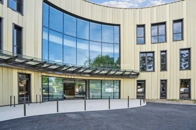 370 Rue Sans Souci, Limonest à louer - Photo du bâtiment - Image 3 de 3