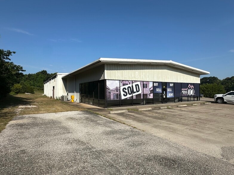 222 S Business 49, Neosho, MO for lease - Building Photo - Image 2 of 7