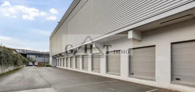 Industrial in Saint-Denis for lease Building Photo- Image 1 of 4