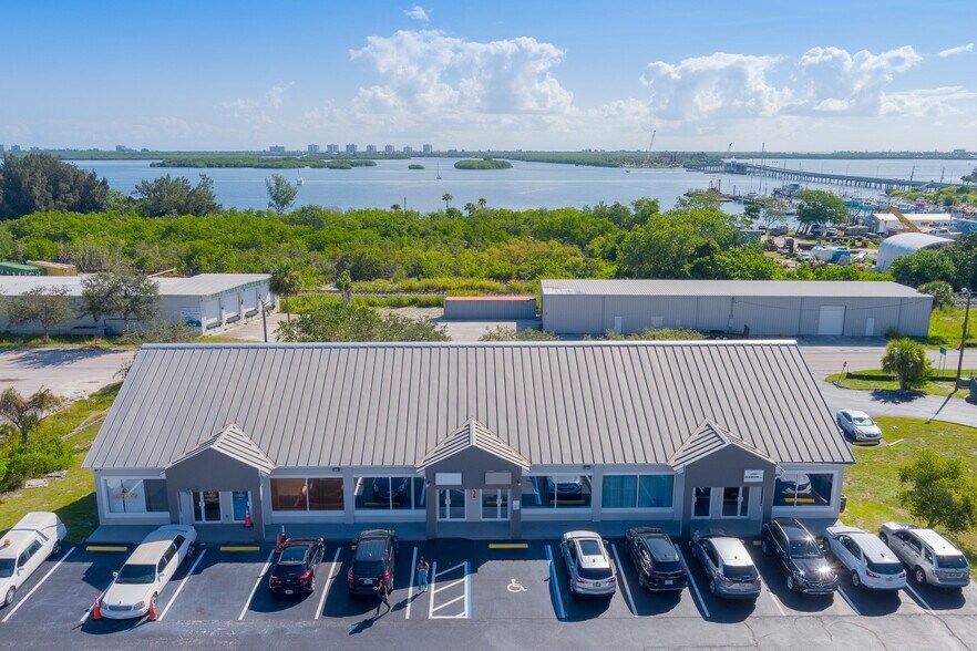 2250-2296 N US Highway 1, Fort Pierce, FL à louer - Photo du bâtiment - Image 1 de 3