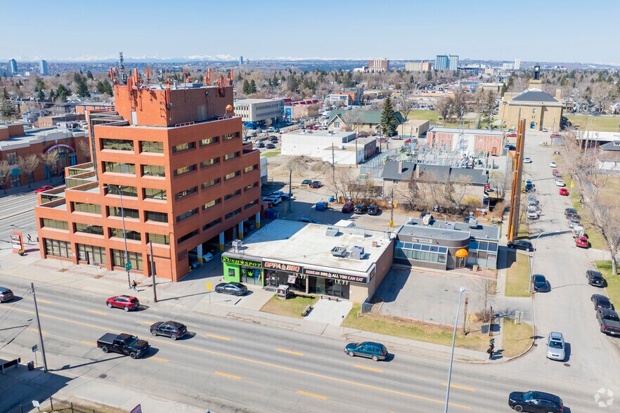 107 17 Ave NW, Calgary, AB à vendre - Aérien - Image 3 de 3