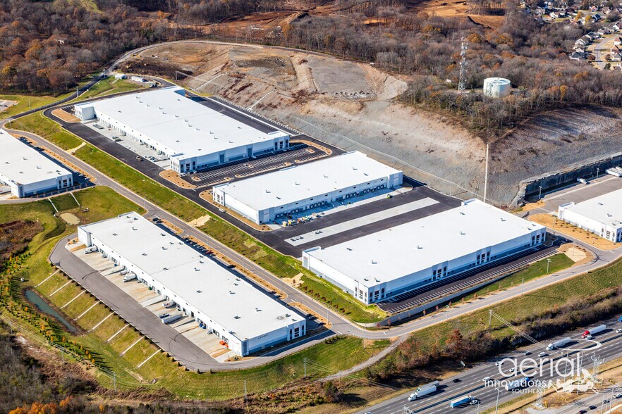 Blair Rd, La Vergne, TN à louer - Photo du bâtiment - Image 2 de 7