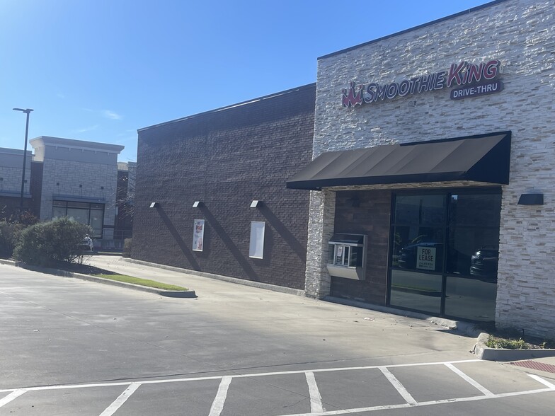 1517 W Hebron Pkwy, Carrollton, TX for lease - Building Photo - Image 2 of 8