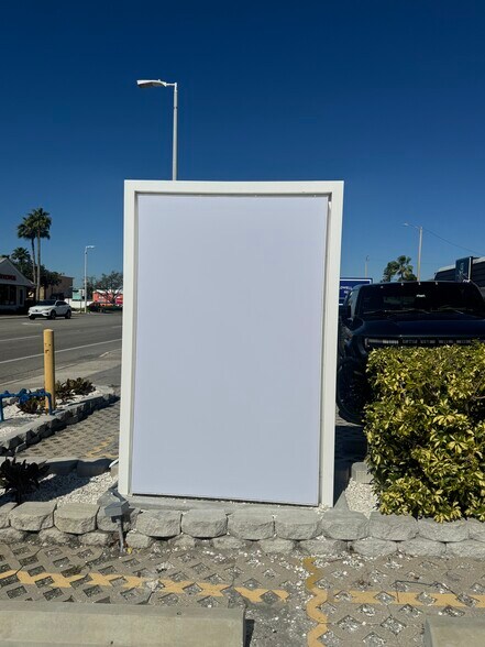 6455 Gulf Blvd, Saint Petersburg, FL à louer - Photo du bâtiment - Image 2 de 12