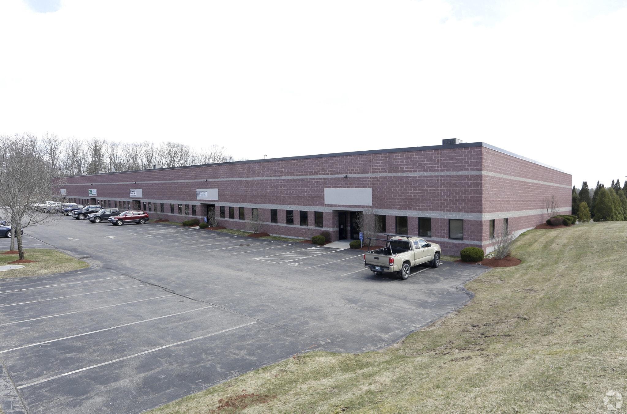 13 Delta Dr, Londonderry, NH for sale Primary Photo- Image 1 of 18