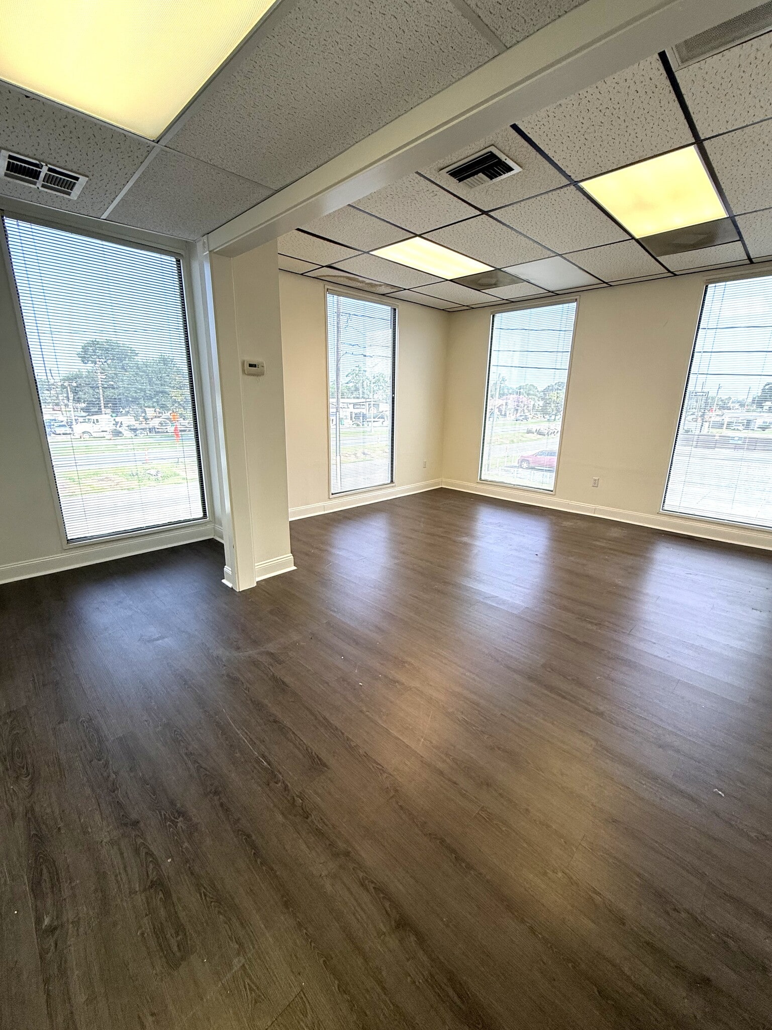 1421 N Causeway Blvd, Metairie, LA for lease Interior Photo- Image 1 of 6