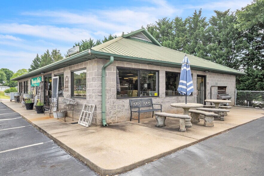 1411 Old Grove Rd, Greenville, SC à vendre - Photo du bâtiment - Image 2 de 5