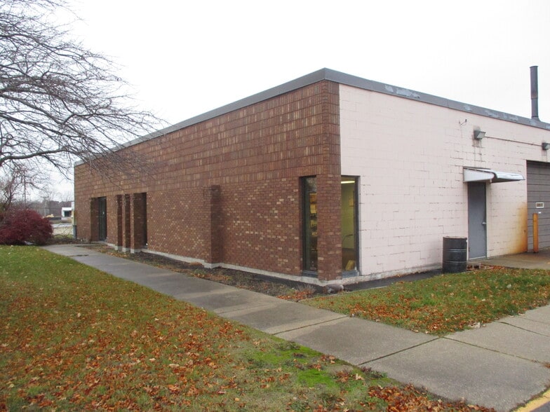 3745 Dykstra Dr NW, Grand Rapids, MI à vendre - Photo du bâtiment - Image 1 de 35