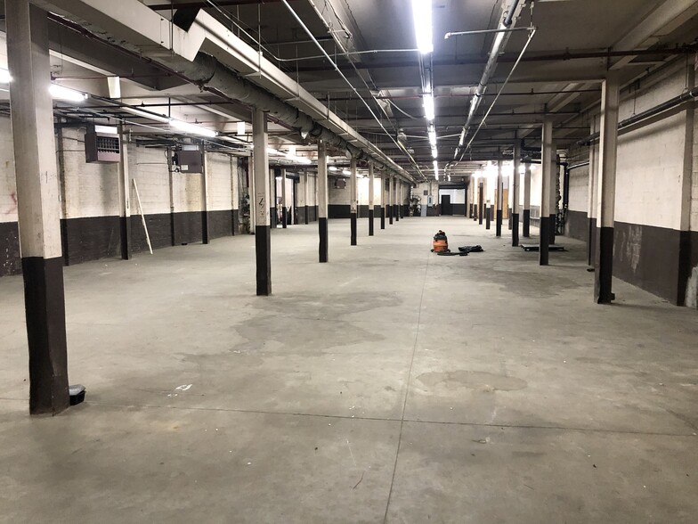 52-08 Grand Ave, Maspeth, NY à louer - Photo intérieure - Image 3 de 3