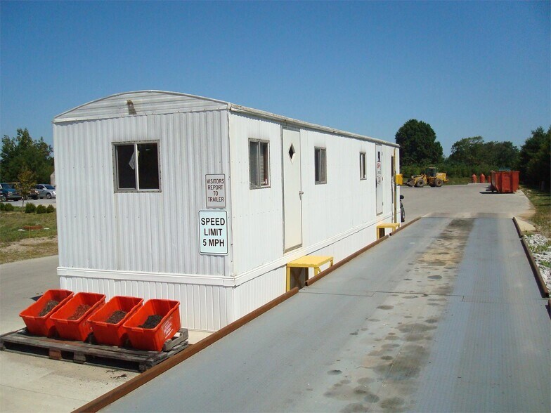 3830 E US Highway 40, Clayton, IN à vendre - Photo du bâtiment - Image 3 de 3