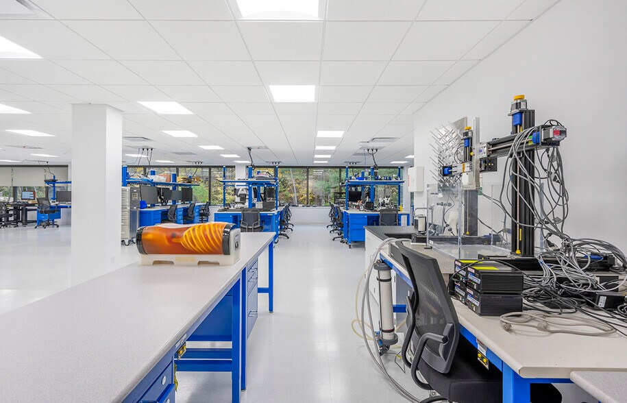 1600 District Ave, Burlington, MA for lease - Interior Photo - Image 2 of 7