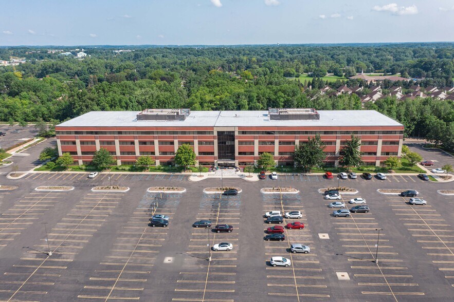 20255 Victor Pky, Livonia, MI à vendre - Photo du bâtiment - Image 1 de 25