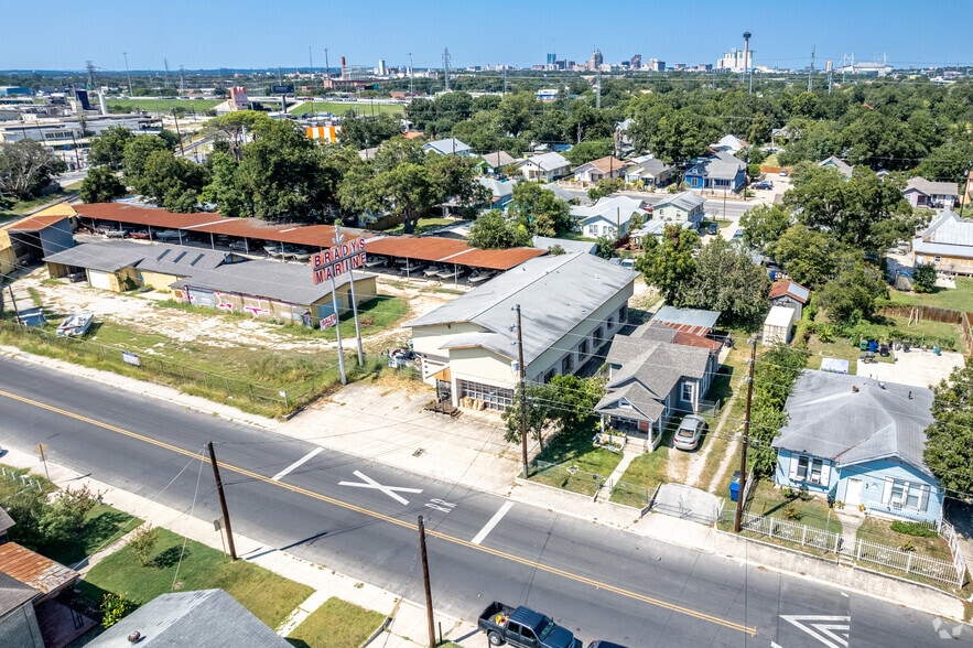 435 E Mitchell St, San Antonio, TX à louer - Photo du bâtiment - Image 2 de 4