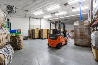 805 W Carrier Pky, Grand Prairie, TX à louer Photo du bâtiment- Image 1 de 4