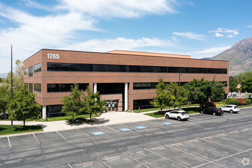 1265 E Fort Union Blvd, Cottonwood Heights, UT for lease - Primary Photo - Image 1 of 6