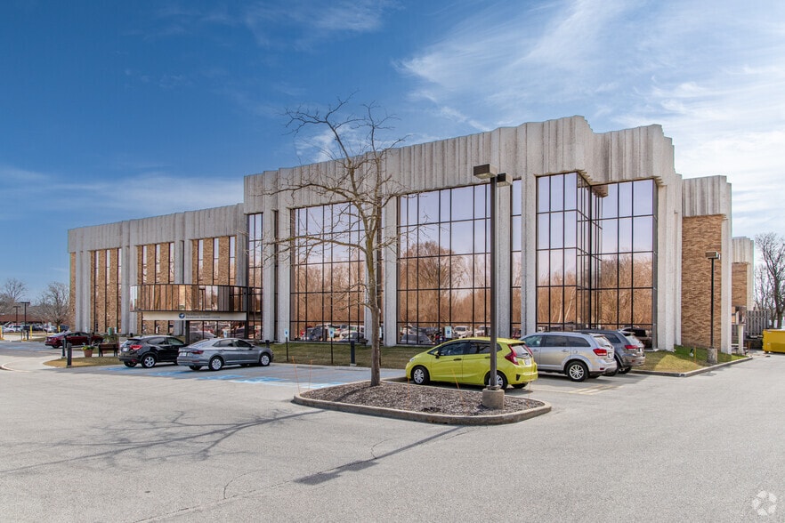 1111 Delafield St, Waukesha, WI for lease - Building Photo - Image 1 of 15